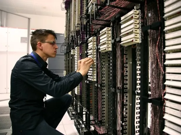 Tízezer informatikust keres Németország