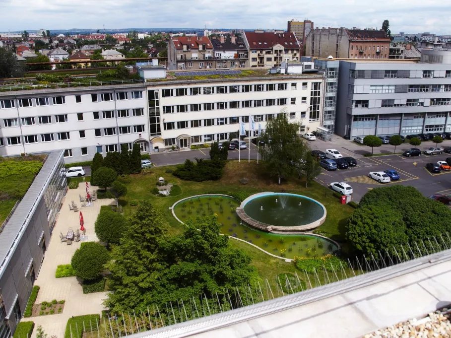 Stabil üzleti év több dolgozóval
