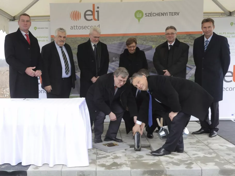 Legyen k+f központ Magyarország!