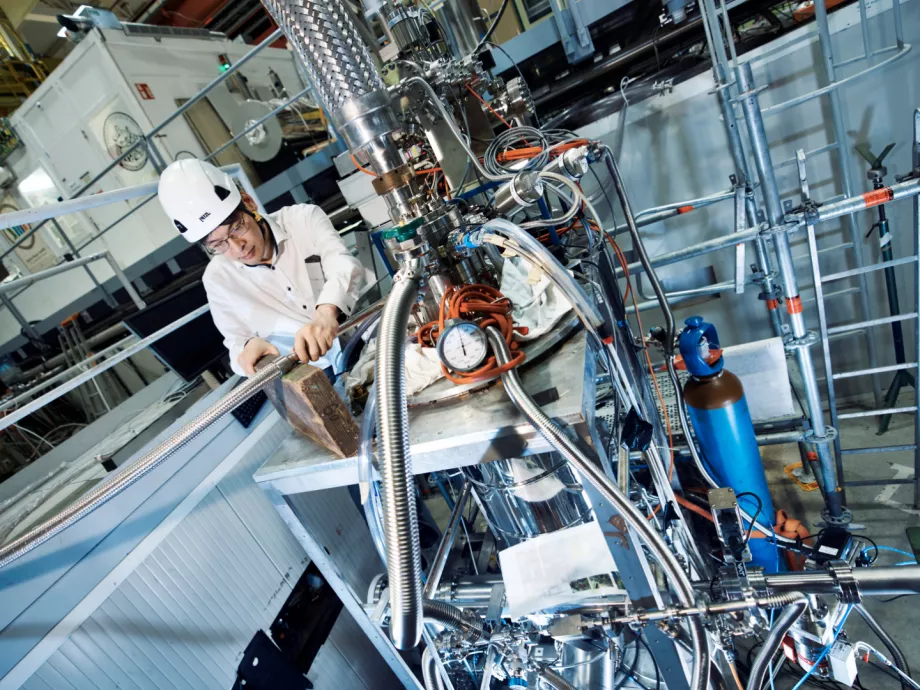 Egzotikus anyag-antianyag atomok meglepő viselkedését figyelték meg a CERN-ben