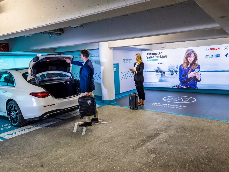 Világpremier: vezető nélküli parkolási rendszert engedélyeztek a stuttgarti repülőtéren