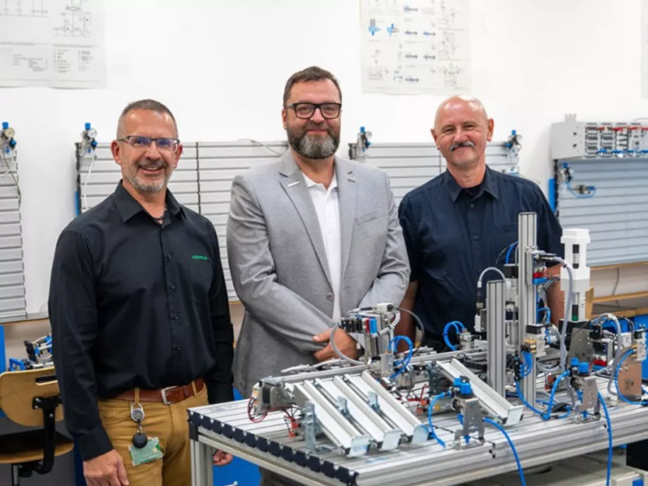 Új kompetenciákkal bővíti duális képzési programját a debreceni Schaeffler
