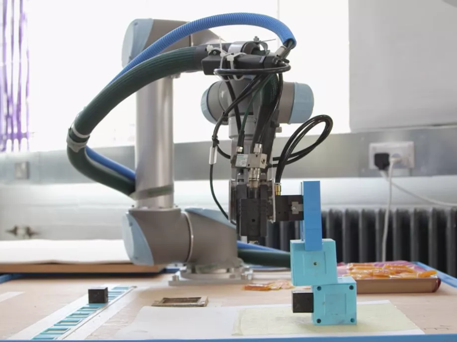 Evolúciós robotika - utódokat épít a robotanya