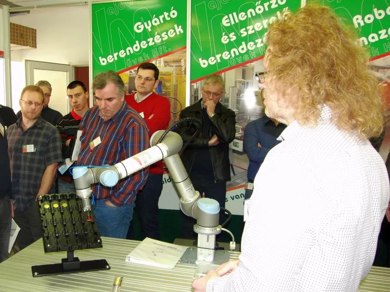 Szemléltették az együttműködő robotok előnyeit