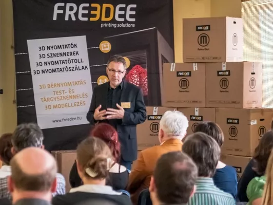 11 iskola életét változtatja meg a 3D-nyomtatás