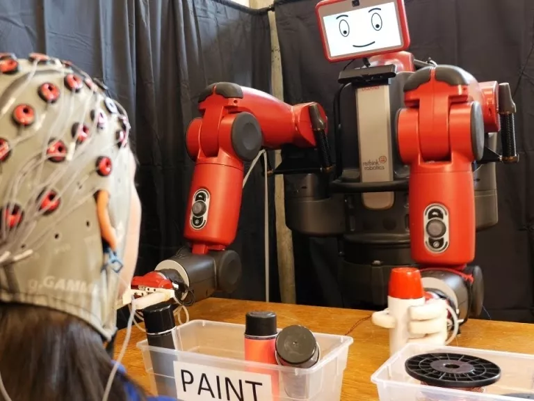 Elmével irányítható robot született a tengerentúlon