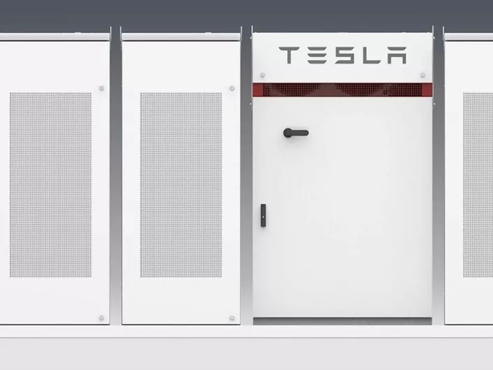 Újabb óriási akkumulátorparkot építhet a Tesla