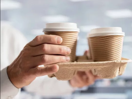 10 ezer tonnánál is több műanyagot kell helyettesíteni
