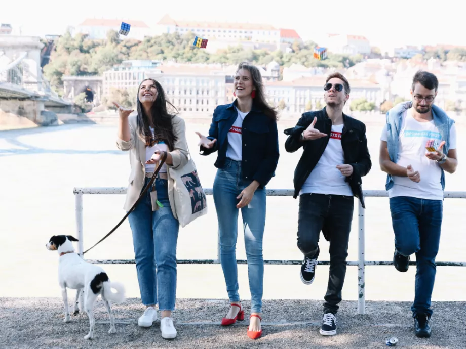 Startupja üzleti partnerekre találhat a V4-es régióban!
