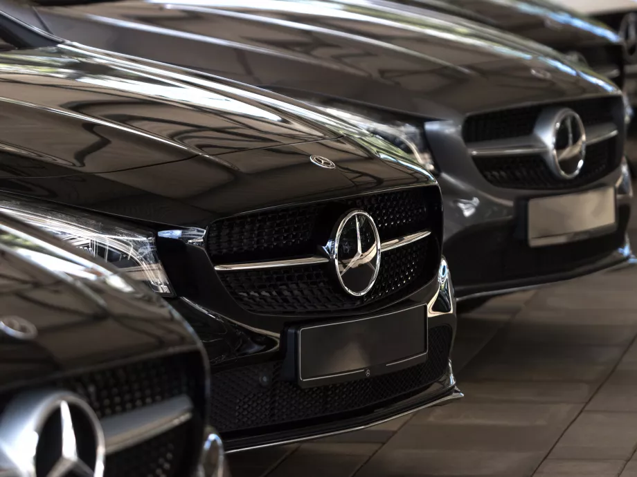 16 százalékkal csökkent a Mercedes-Benz negyedéves profitja