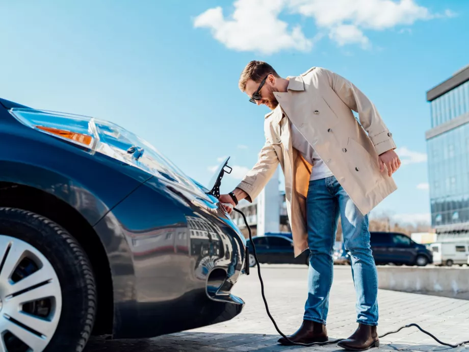 Kutatás: A magyarok nyitottak az elektromos autókra – de a többség még kivár