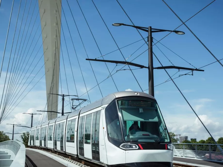 Új villamosokat szállítanak a strasbourgi Eurometropole-hoz