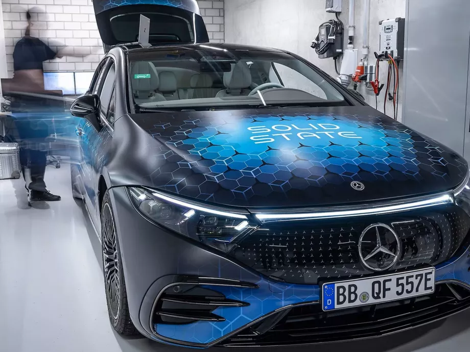 A világ első szilárdtest-akkumulátoros autója egy Mercedes