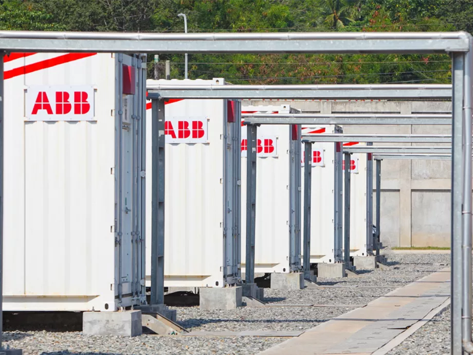 A világ egyik legnagyobb akkumulátoros energiatároló rendszerét helyezték üzembe