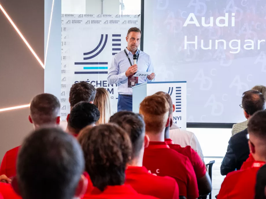 Audi Development Camp: húsz országból érkeztek a jövő mérnökei a Széchenyi István Egyetemre
