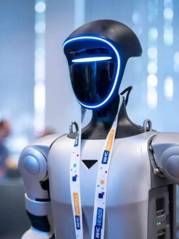 Munkába állt Máté, a BME humanoid robotja